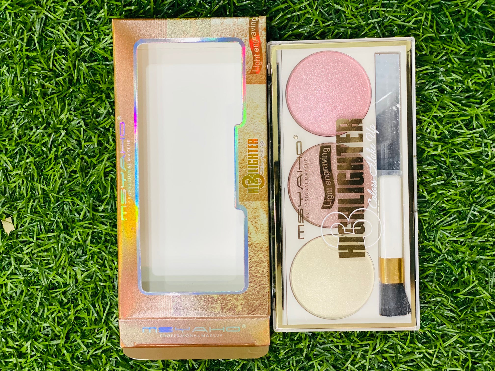 RADIANT glow with beauty & babe highlighter palette shimmering colors highlighters help to highlight ,define certain glowing nice palette pack