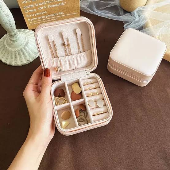 Portable jewelry box organizer, ideal for storing and protecting jewelry, especially while traveling.
