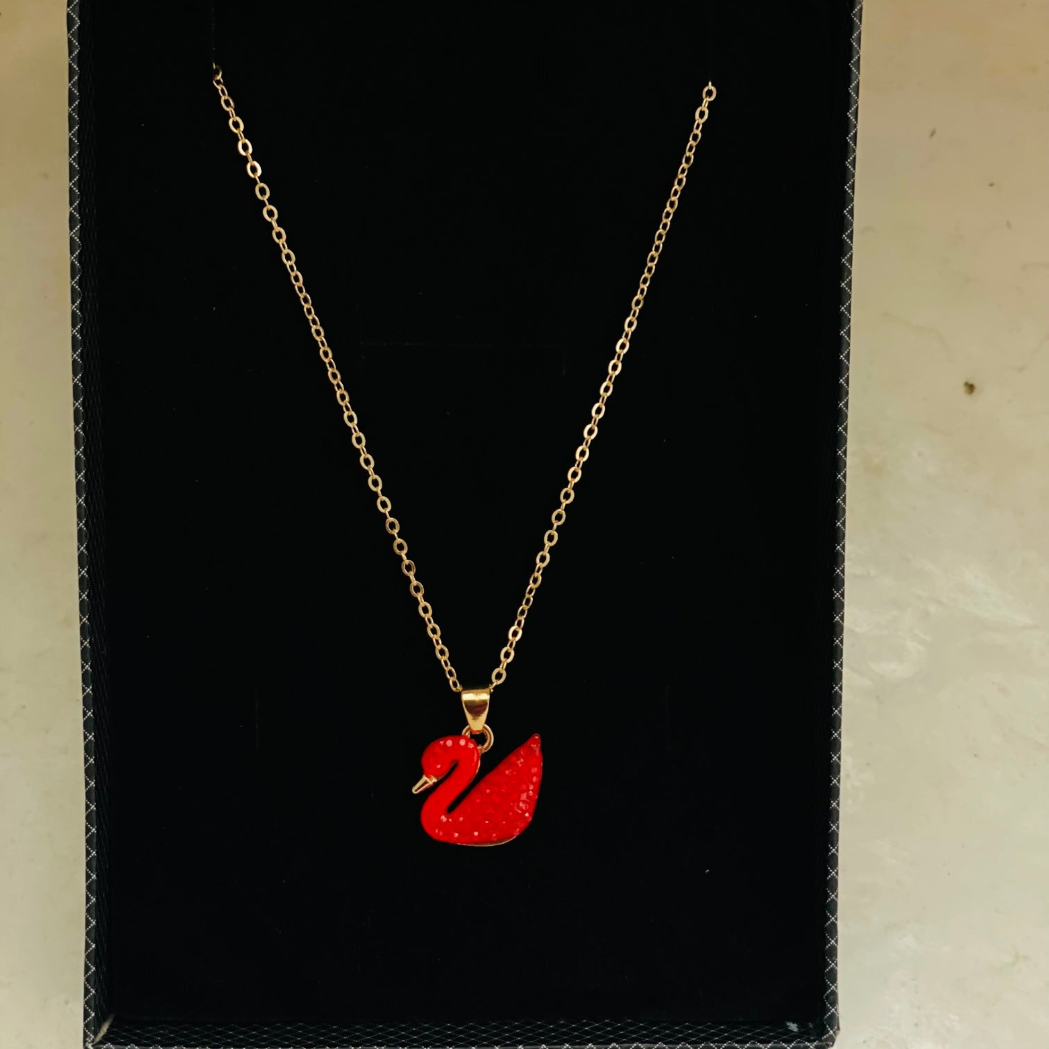 Elegant Necklace – Oval Pendant