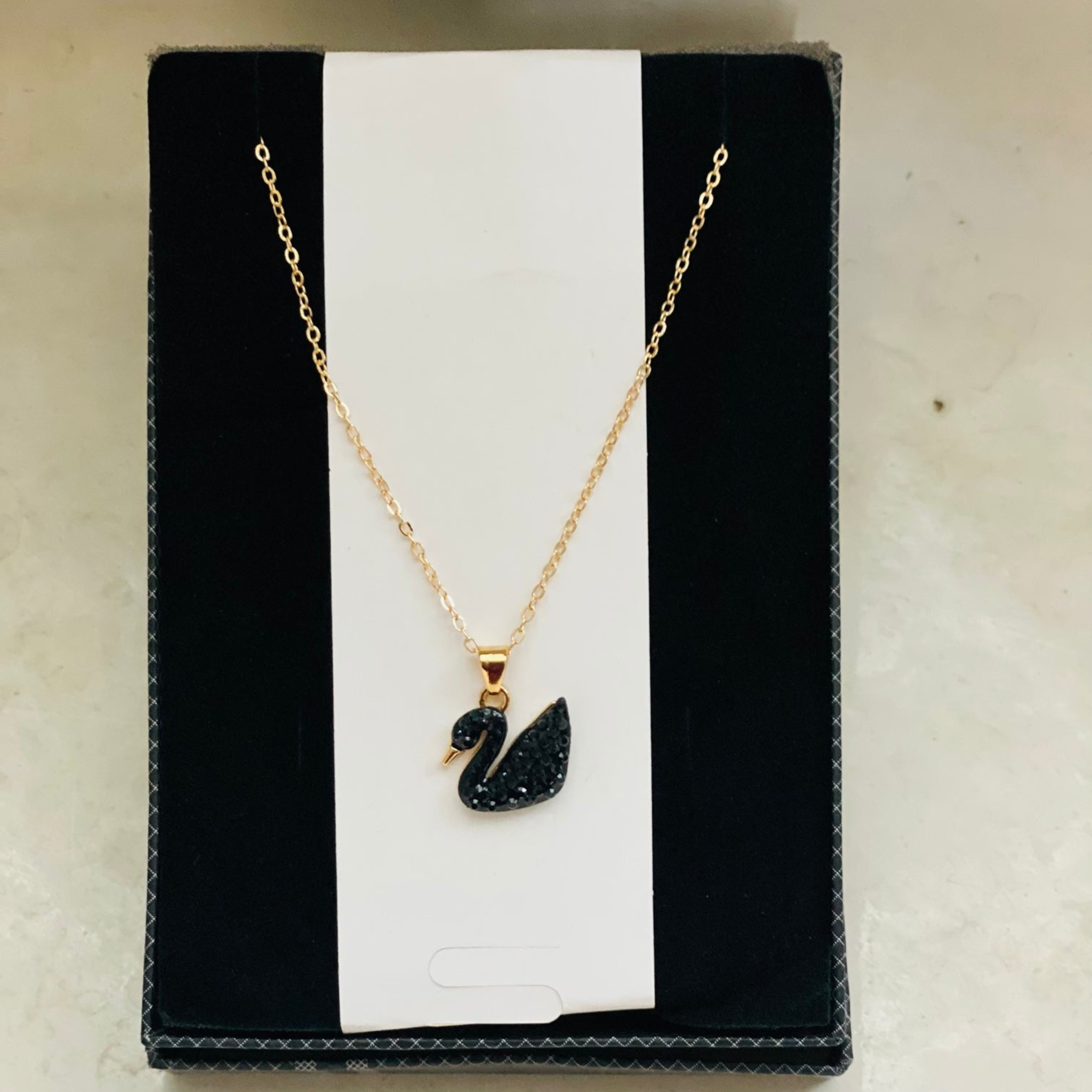 Elegant Necklace – Oval Pendant