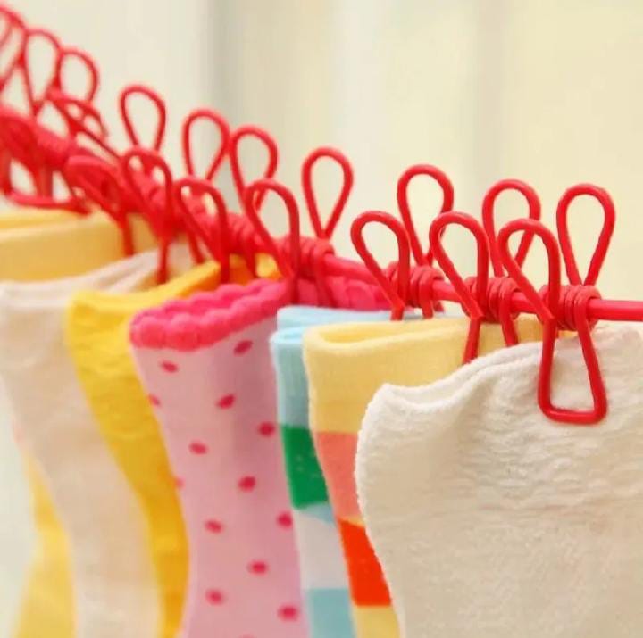 Portable Elastic Clothesline With Clips